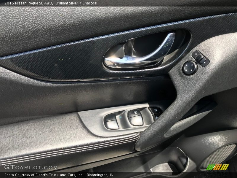 Brilliant Silver / Charcoal 2016 Nissan Rogue SL AWD