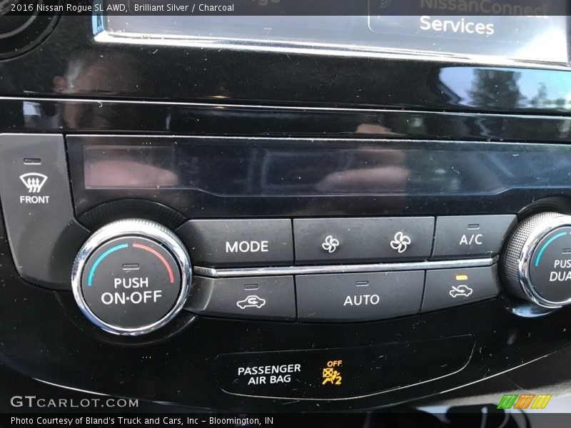Brilliant Silver / Charcoal 2016 Nissan Rogue SL AWD