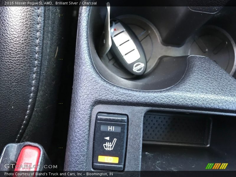 Brilliant Silver / Charcoal 2016 Nissan Rogue SL AWD