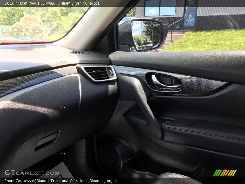 Brilliant Silver / Charcoal 2016 Nissan Rogue SL AWD