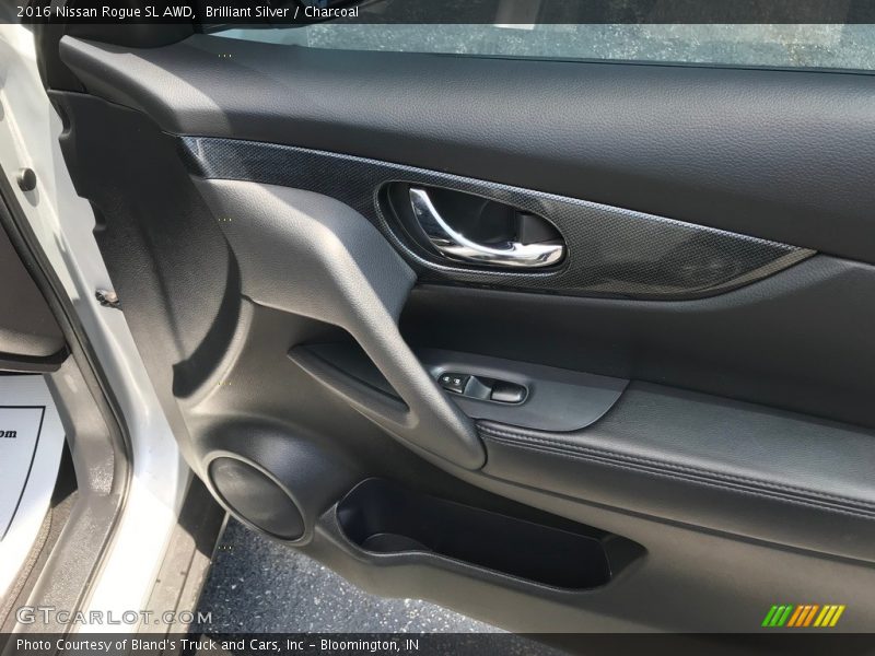 Brilliant Silver / Charcoal 2016 Nissan Rogue SL AWD