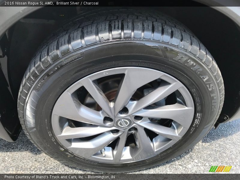 Brilliant Silver / Charcoal 2016 Nissan Rogue SL AWD