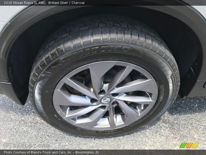 Brilliant Silver / Charcoal 2016 Nissan Rogue SL AWD