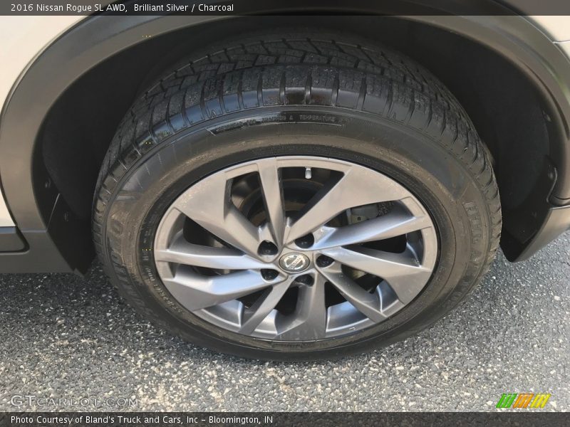 Brilliant Silver / Charcoal 2016 Nissan Rogue SL AWD