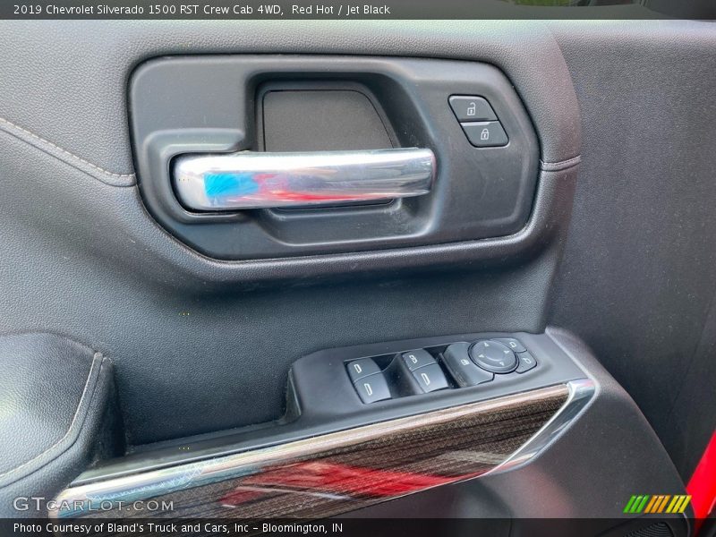 Red Hot / Jet Black 2019 Chevrolet Silverado 1500 RST Crew Cab 4WD