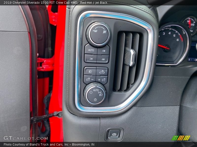 Red Hot / Jet Black 2019 Chevrolet Silverado 1500 RST Crew Cab 4WD