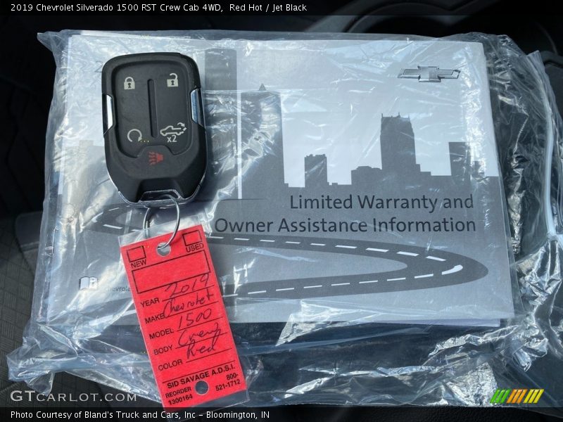 Red Hot / Jet Black 2019 Chevrolet Silverado 1500 RST Crew Cab 4WD