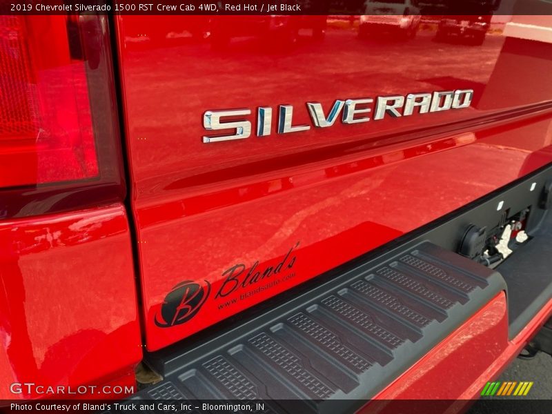 Red Hot / Jet Black 2019 Chevrolet Silverado 1500 RST Crew Cab 4WD
