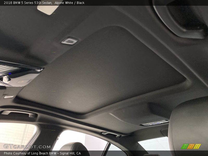 Alpine White / Black 2018 BMW 5 Series 530i Sedan