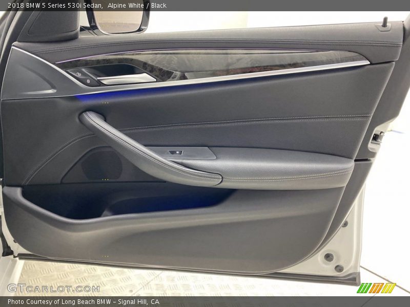 Alpine White / Black 2018 BMW 5 Series 530i Sedan