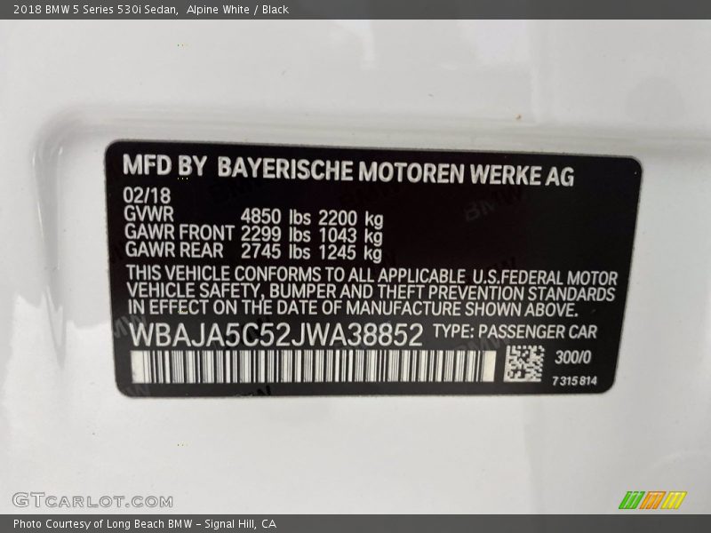 Alpine White / Black 2018 BMW 5 Series 530i Sedan