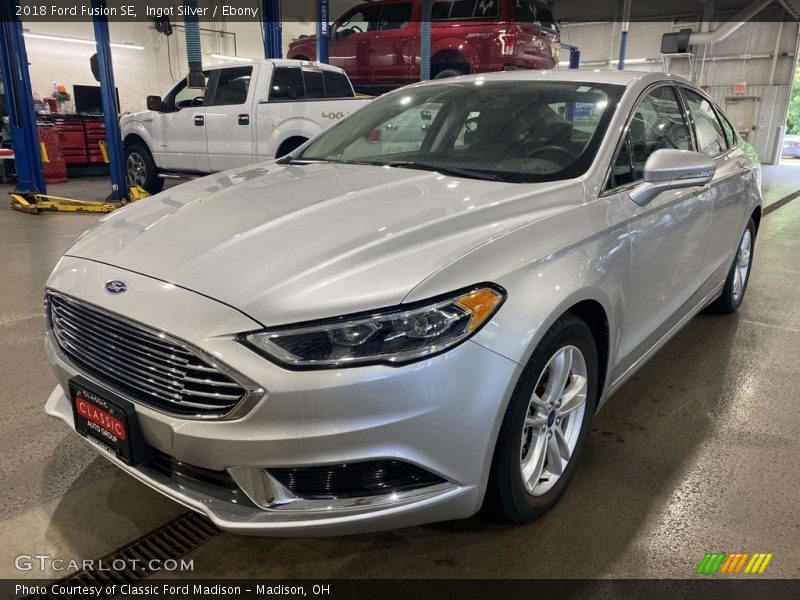 Ingot Silver / Ebony 2018 Ford Fusion SE