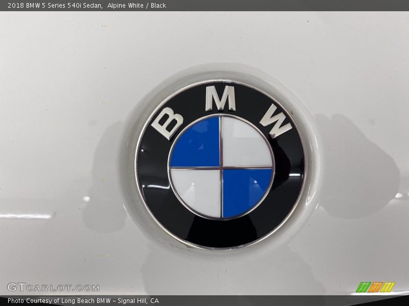 Alpine White / Black 2018 BMW 5 Series 540i Sedan