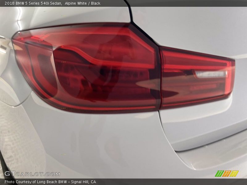 Alpine White / Black 2018 BMW 5 Series 540i Sedan