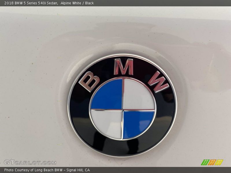 Alpine White / Black 2018 BMW 5 Series 540i Sedan