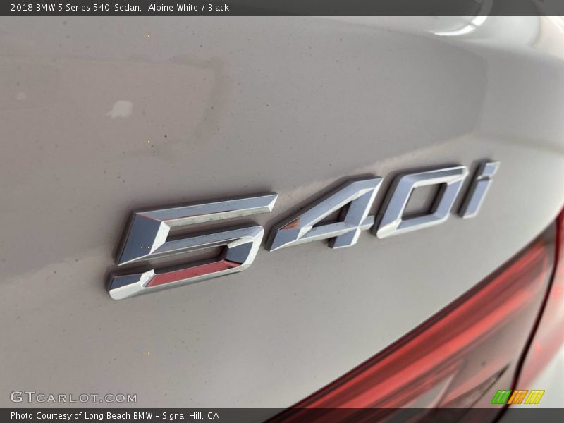 Alpine White / Black 2018 BMW 5 Series 540i Sedan