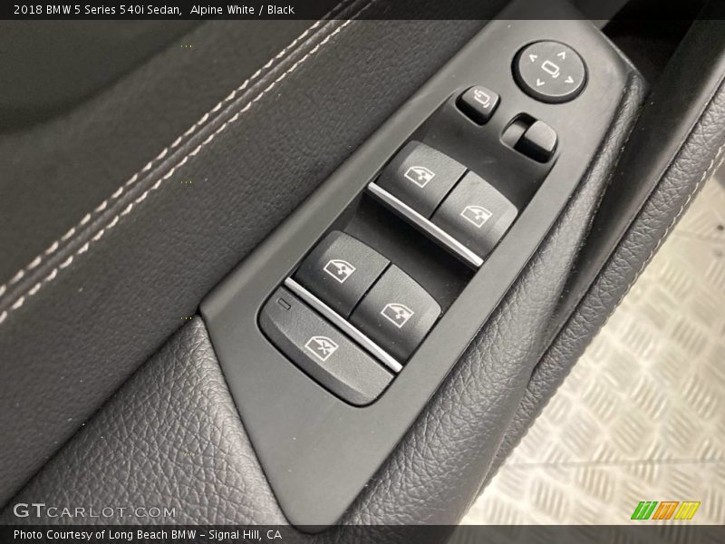 Alpine White / Black 2018 BMW 5 Series 540i Sedan