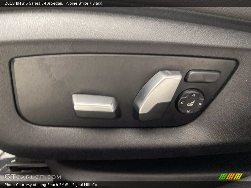 Alpine White / Black 2018 BMW 5 Series 540i Sedan
