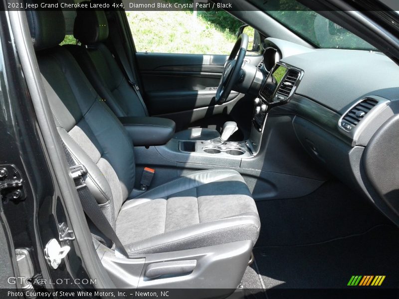 Diamond Black Crystal Pearl / Black 2021 Jeep Grand Cherokee Laredo 4x4