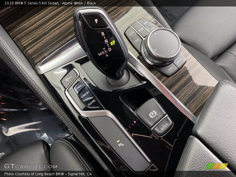Alpine White / Black 2018 BMW 5 Series 540i Sedan