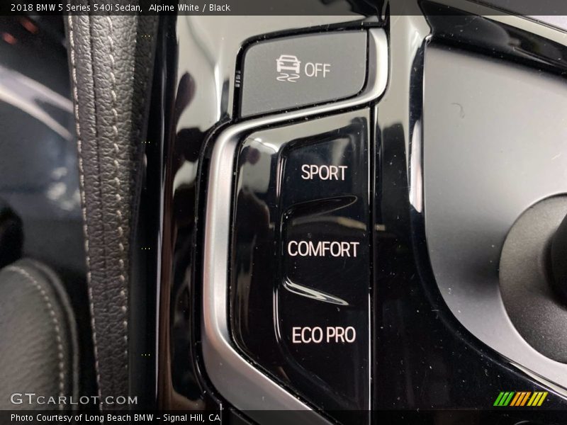 Alpine White / Black 2018 BMW 5 Series 540i Sedan