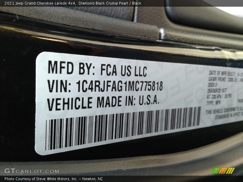Diamond Black Crystal Pearl / Black 2021 Jeep Grand Cherokee Laredo 4x4