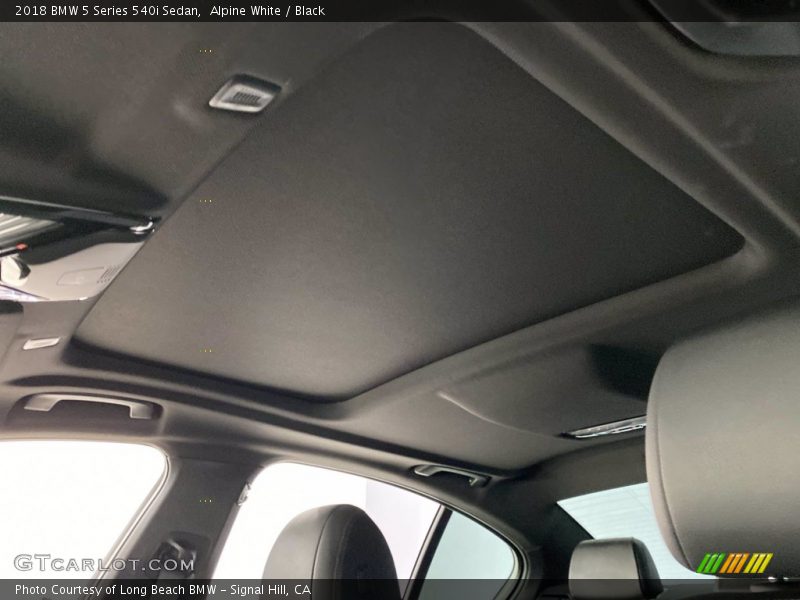 Alpine White / Black 2018 BMW 5 Series 540i Sedan