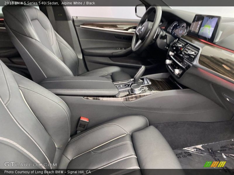 Alpine White / Black 2018 BMW 5 Series 540i Sedan