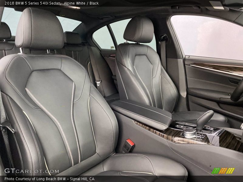 Alpine White / Black 2018 BMW 5 Series 540i Sedan