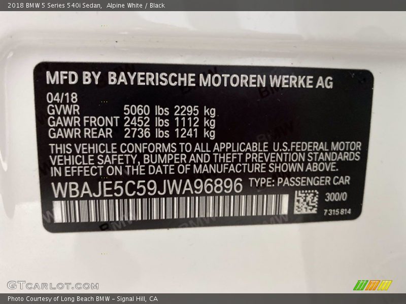 Alpine White / Black 2018 BMW 5 Series 540i Sedan