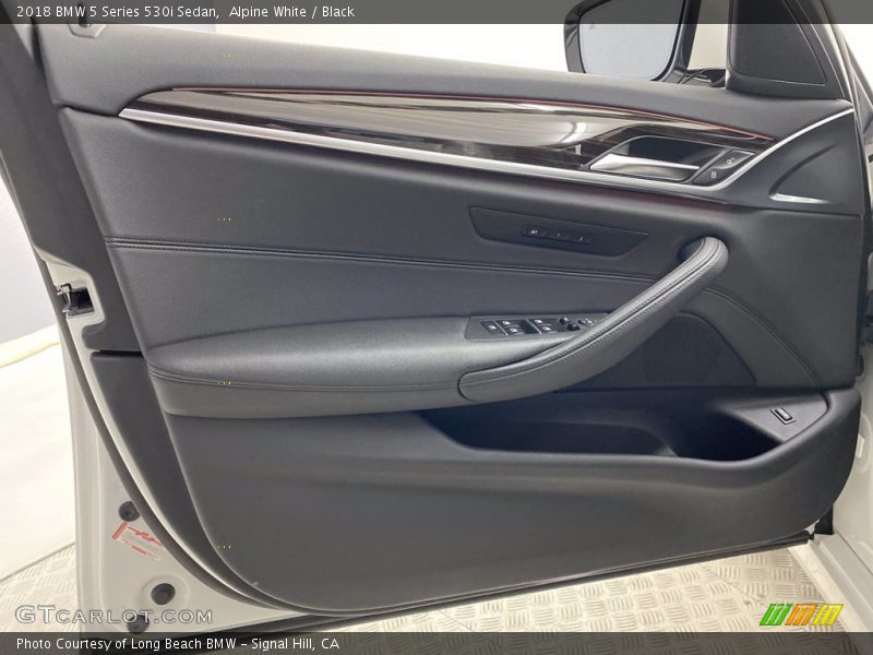 Alpine White / Black 2018 BMW 5 Series 530i Sedan