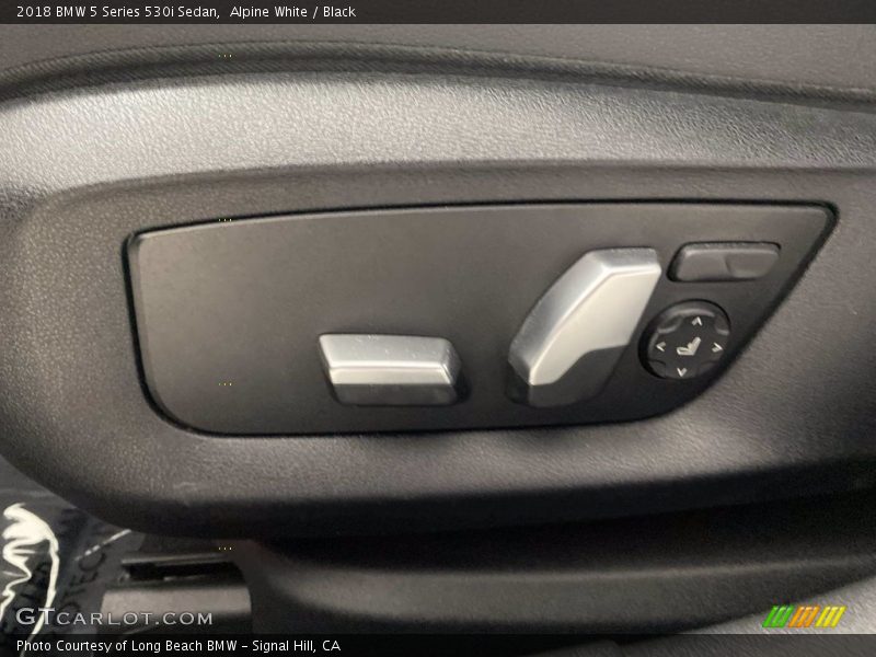 Alpine White / Black 2018 BMW 5 Series 530i Sedan