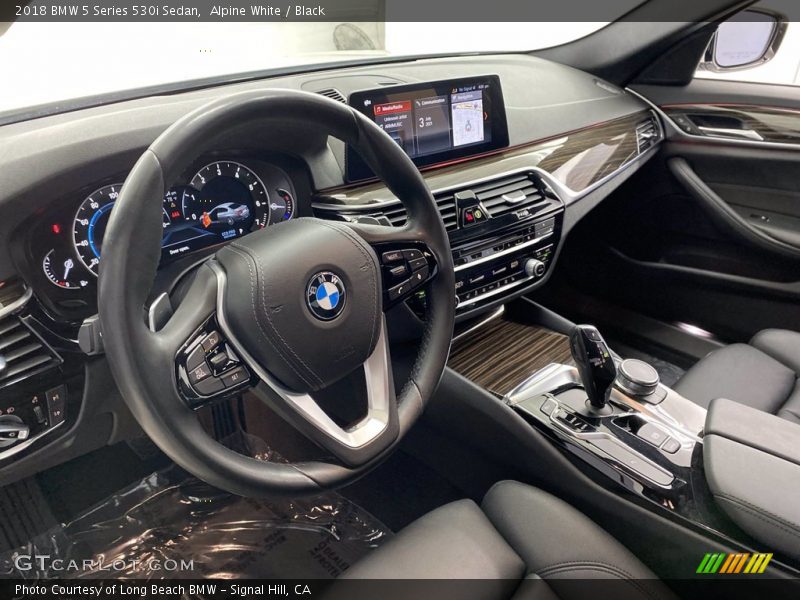 Alpine White / Black 2018 BMW 5 Series 530i Sedan