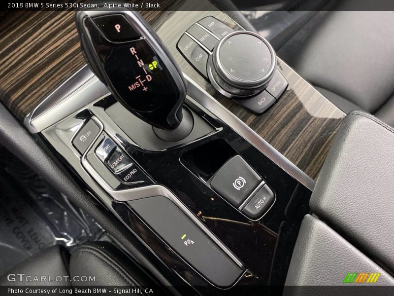 Alpine White / Black 2018 BMW 5 Series 530i Sedan