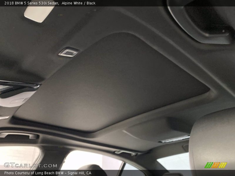 Alpine White / Black 2018 BMW 5 Series 530i Sedan