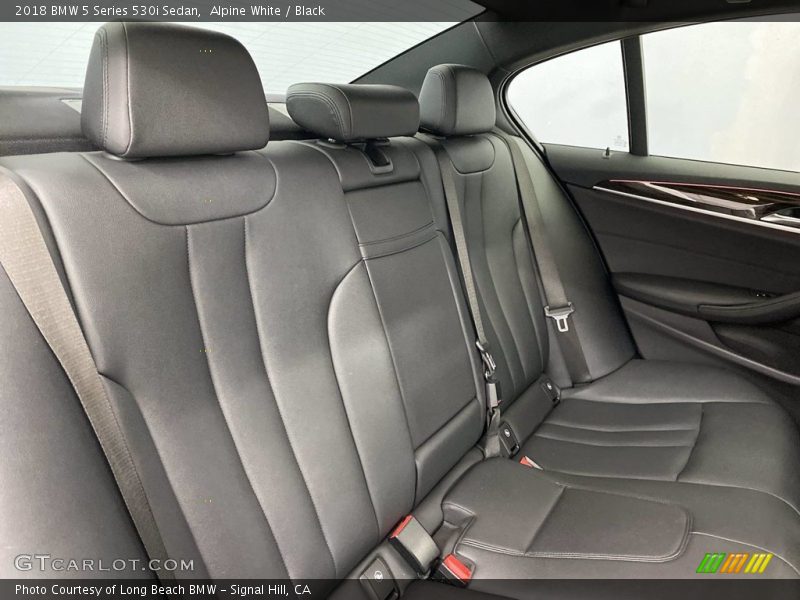 Alpine White / Black 2018 BMW 5 Series 530i Sedan