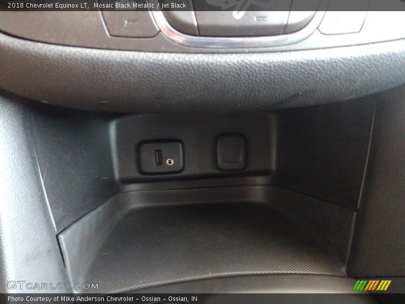 Mosaic Black Metallic / Jet Black 2018 Chevrolet Equinox LT