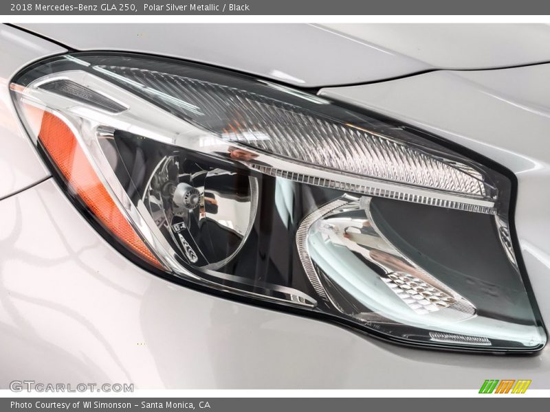 Polar Silver Metallic / Black 2018 Mercedes-Benz GLA 250