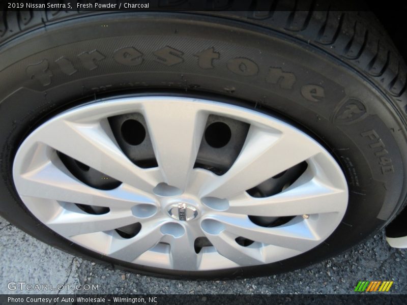 Fresh Powder / Charcoal 2019 Nissan Sentra S
