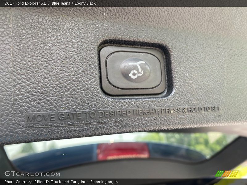 Blue Jeans / Ebony Black 2017 Ford Explorer XLT
