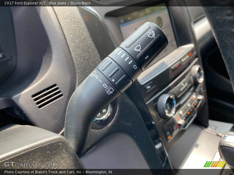 Blue Jeans / Ebony Black 2017 Ford Explorer XLT
