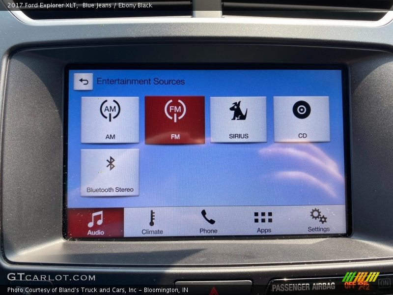 Blue Jeans / Ebony Black 2017 Ford Explorer XLT