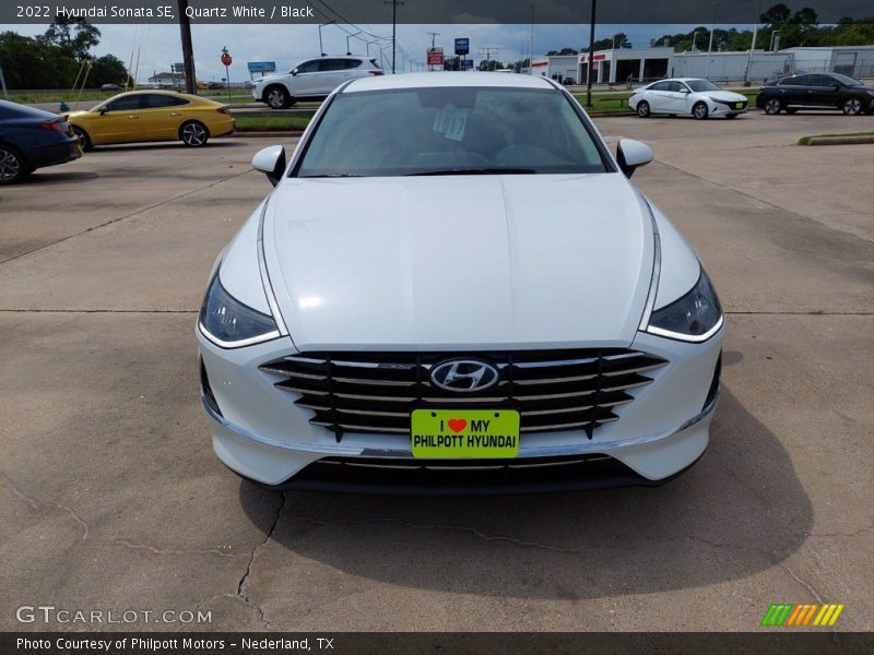 Quartz White / Black 2022 Hyundai Sonata SE