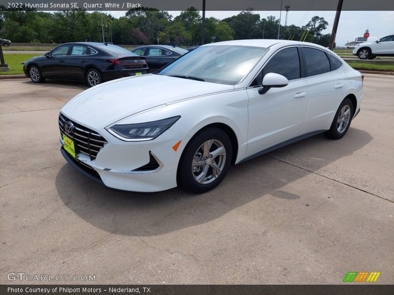 Front 3/4 View of 2022 Sonata SE