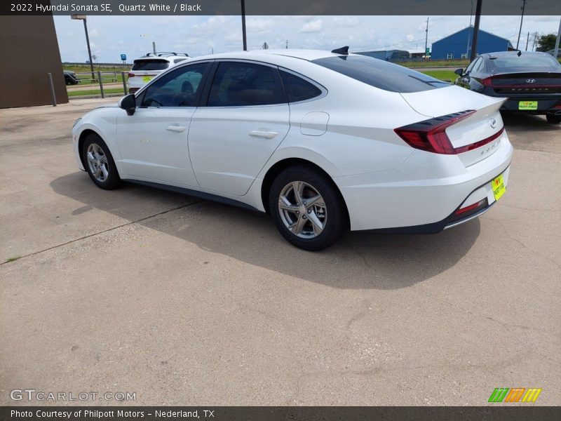 Quartz White / Black 2022 Hyundai Sonata SE