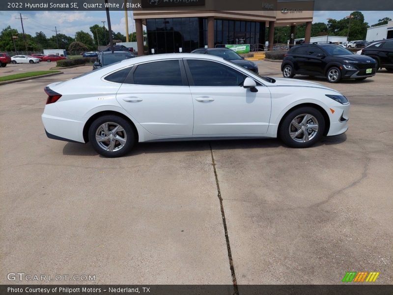 Quartz White / Black 2022 Hyundai Sonata SE