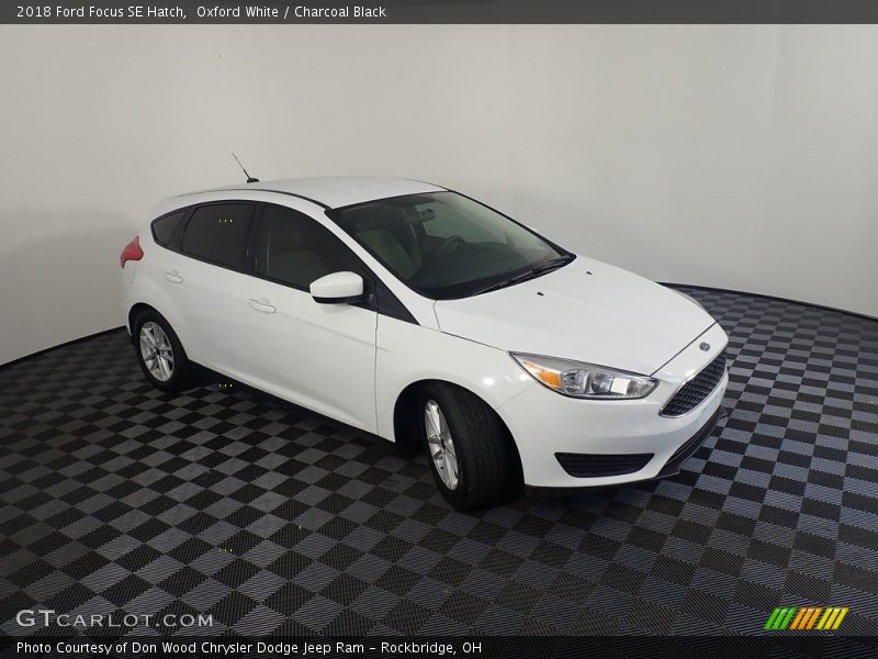 Oxford White / Charcoal Black 2018 Ford Focus SE Hatch