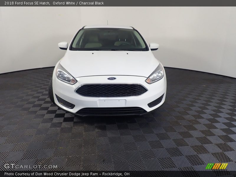 Oxford White / Charcoal Black 2018 Ford Focus SE Hatch