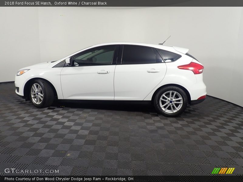 Oxford White / Charcoal Black 2018 Ford Focus SE Hatch