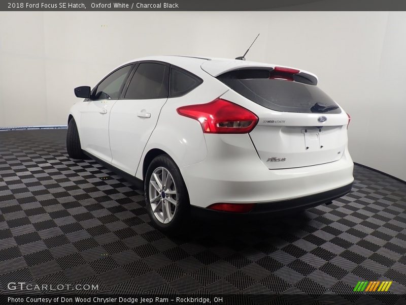 Oxford White / Charcoal Black 2018 Ford Focus SE Hatch